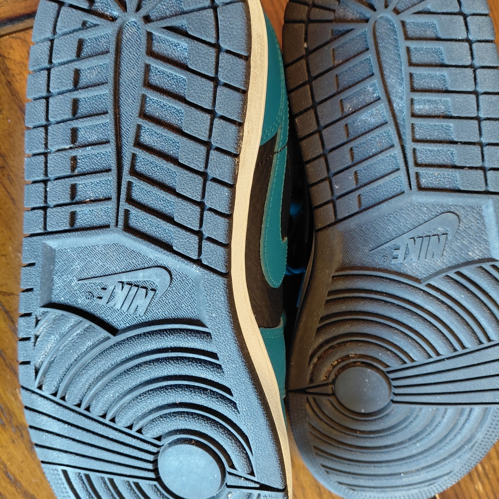 NWT NIKE Womans Air Jordan 1 low SE split Bright Spruce Sneakers Retail $199 - Picture 5 of 8